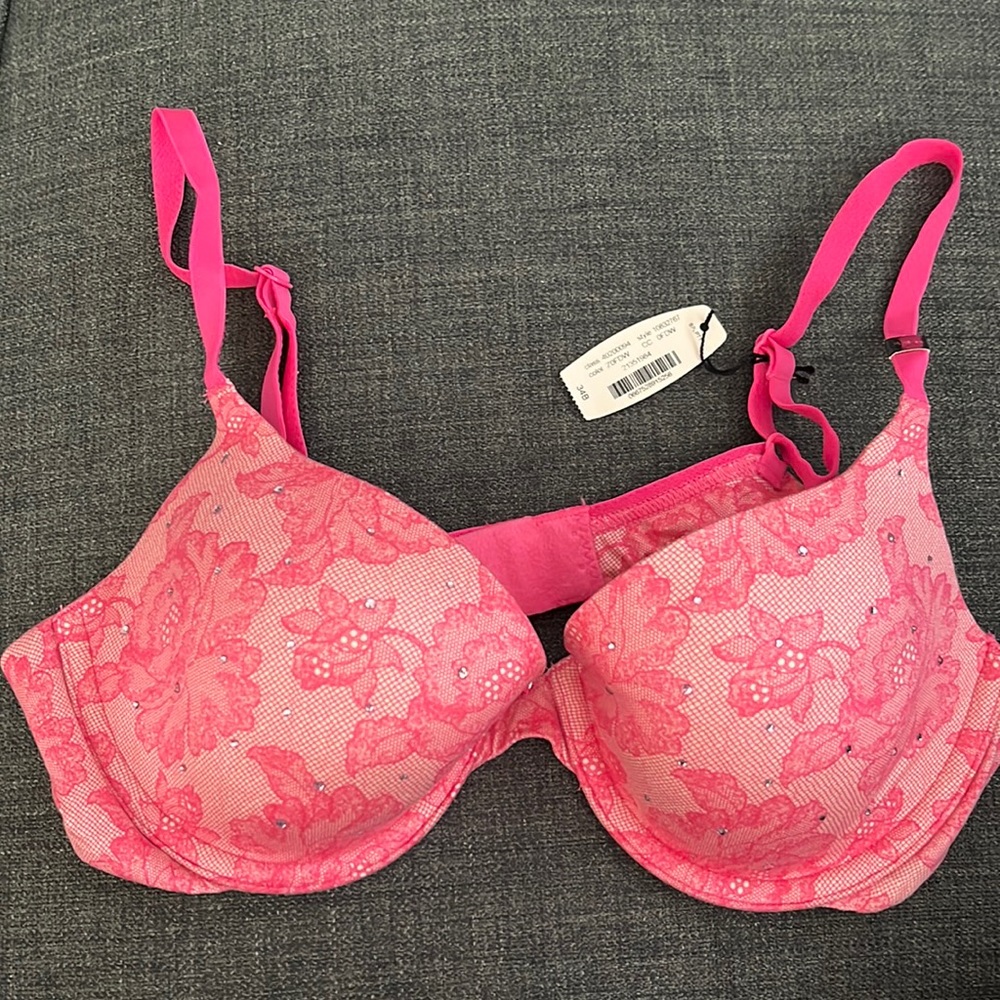 Victoria’s Secret Bra (Size 34B)